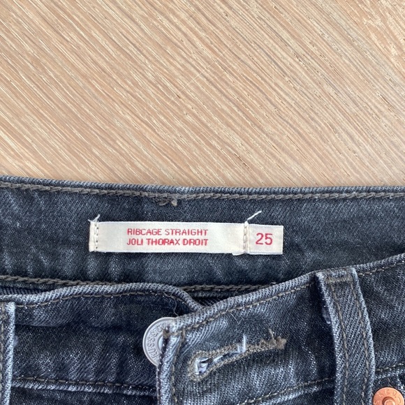 Levi’s Ribcage Straight black jeans size 25 - Picture 2 of 8